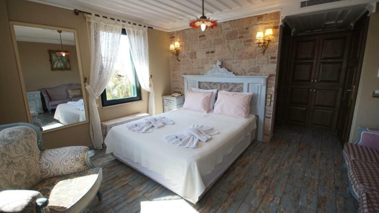 Fikretbey Konagi Hotel Ayvalik Bagian luar foto