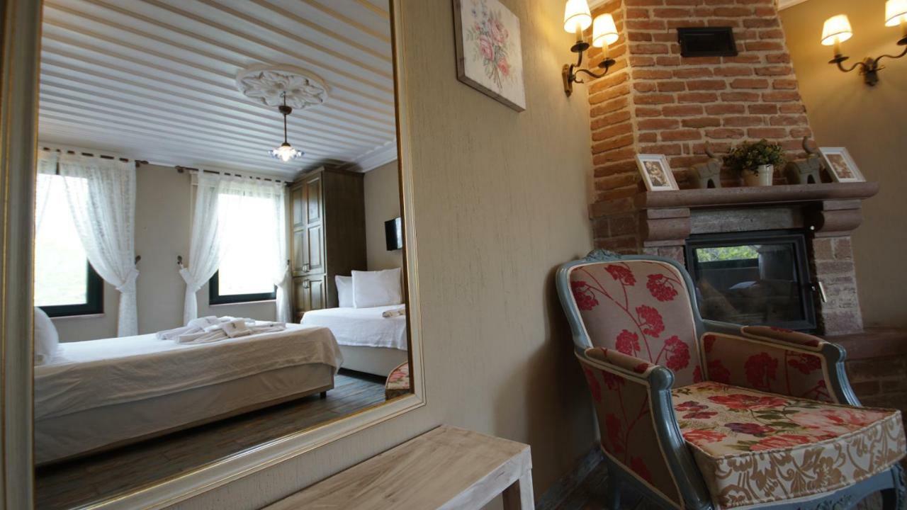Fikretbey Konagi Hotel Ayvalik Bagian luar foto