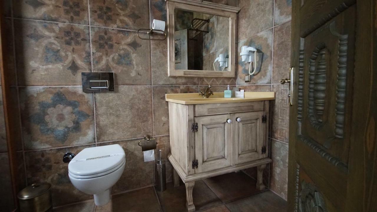 Fikretbey Konagi Hotel Ayvalik Bagian luar foto