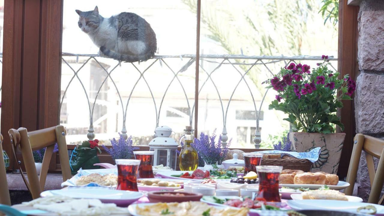 Fikretbey Konagi Hotel Ayvalik Bagian luar foto
