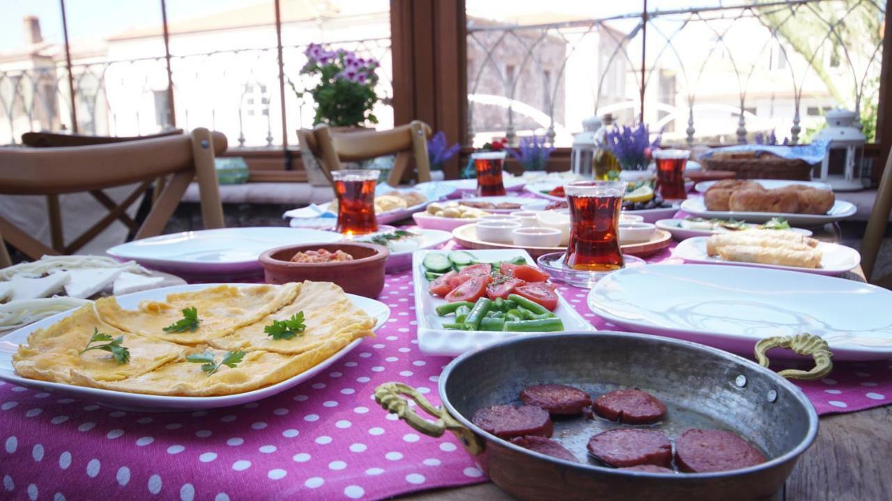 Fikretbey Konagi Hotel Ayvalik Bagian luar foto